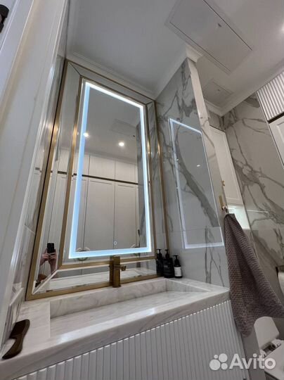 Зеркало в раме из латуни