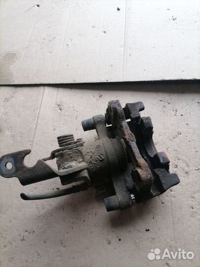 Суппорт Nissan Primera P12 задний левый