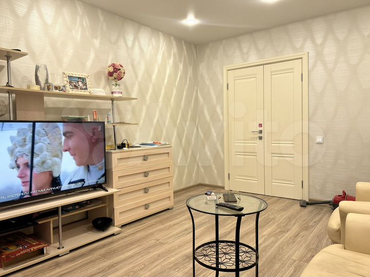 2-к. квартира, 65 м², 1/10 эт.