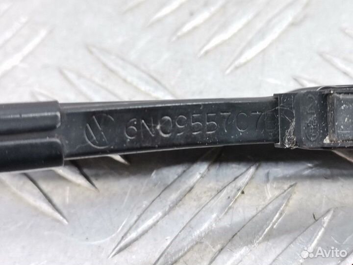 Щеткодержатель задний Volkswagen Polo 3 2000