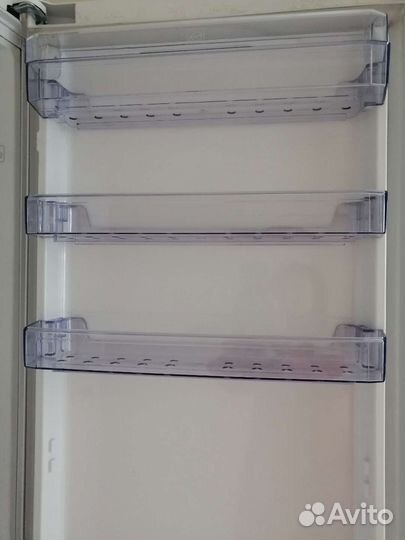 Полки, двери,запчасти для холодильника beko
