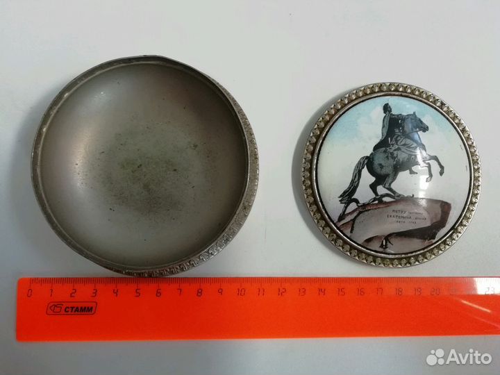 Пудренница Ленэмальер