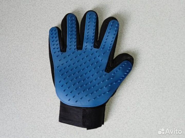 Перчатка для вычесывания шерсти