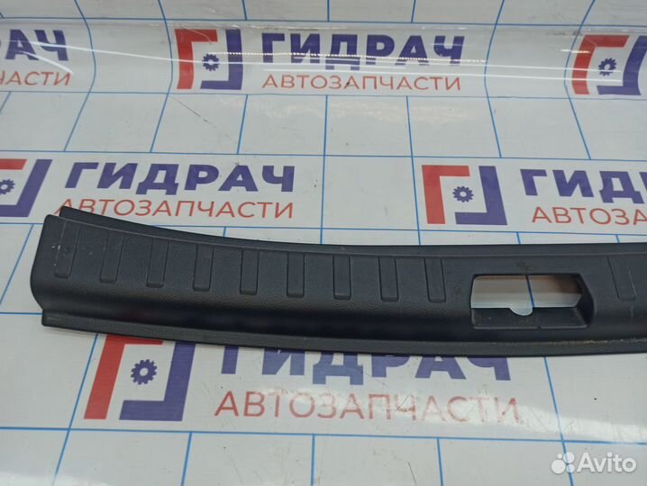 Обшивка багажника на заднюю панель Land Rover Freelander II (L359) LR002102