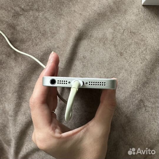 iPhone SE, 32 ГБ