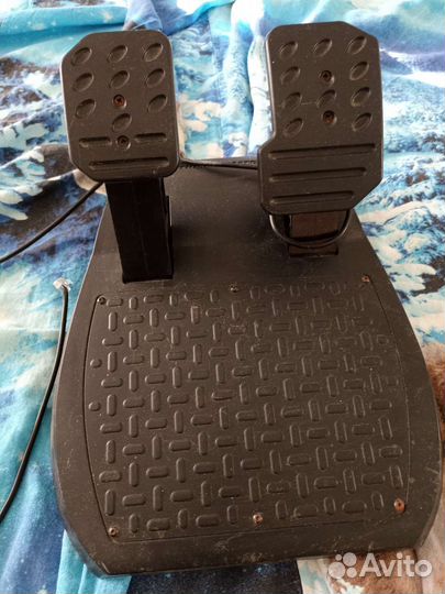 Игровой руль с педалями