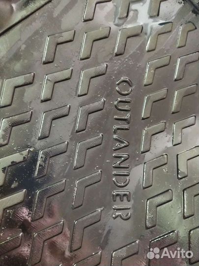 Автомобильные коврики в багажник