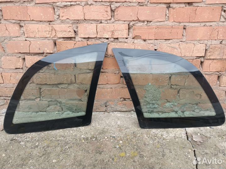 Форточка задняя Лада Калина Универсал 1117