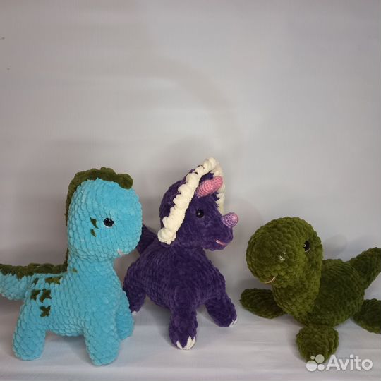 Вязаный динозавр