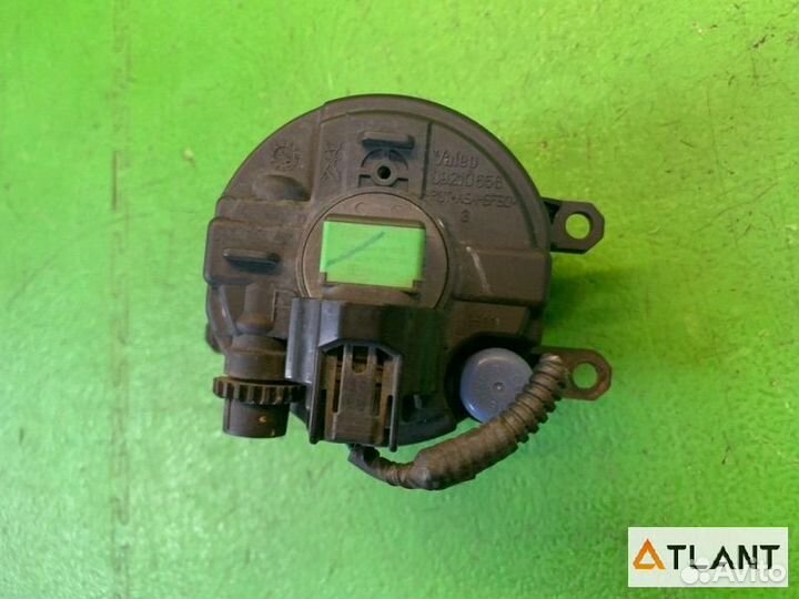 Туманка передняя правая toyota prius