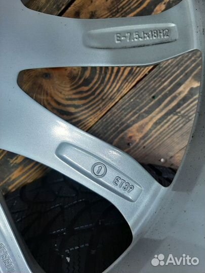 R18 Bridgestone Blizzak LM-32 225/45, PCD 5x112 DIA 66.6