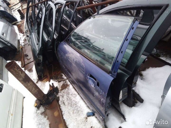 Дверь Suzuki Baleno