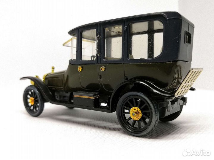 Модель Руссо-Балт 1913 Лимузин Берлин