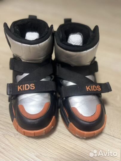 Продаю зимний детский костюм и обувь