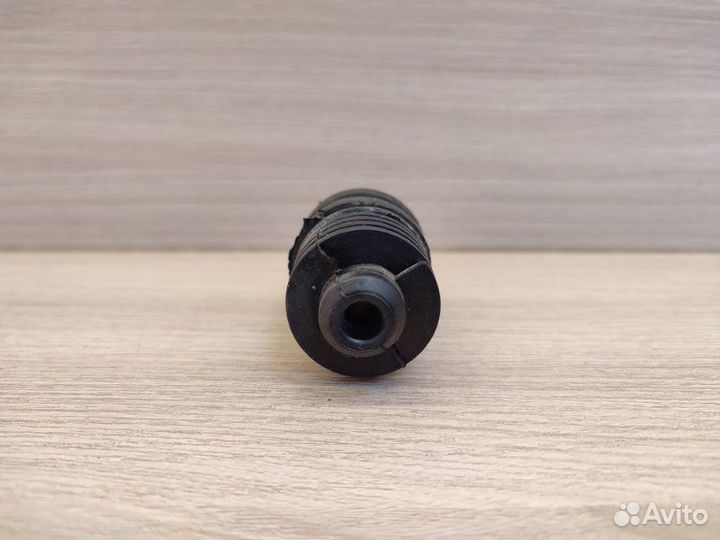 Отбойник капота LADA Vesta