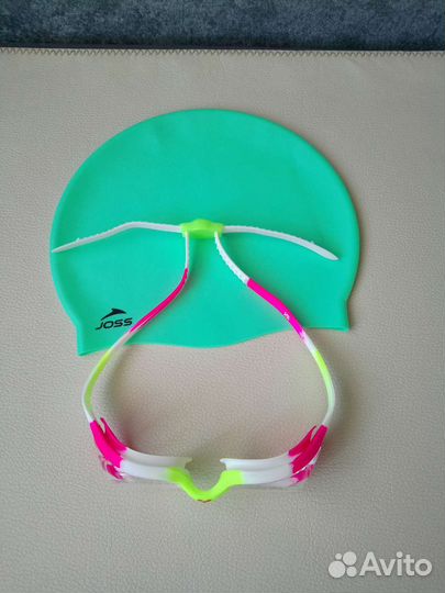 Очки и шапочка для плавания