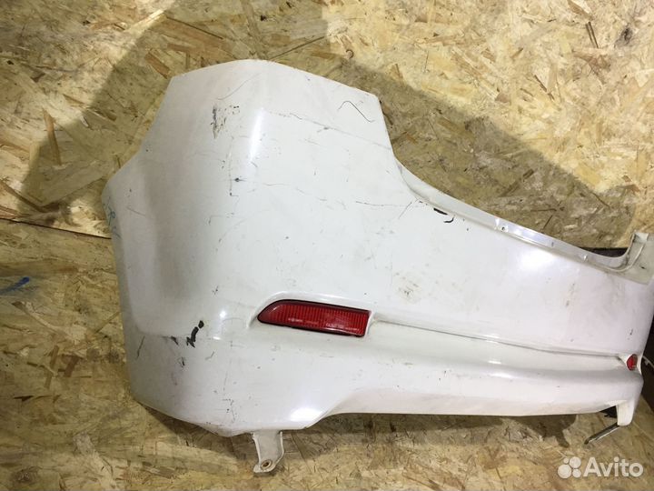 Бампер задний Daihatsu YRV M211G Белыйцарапины