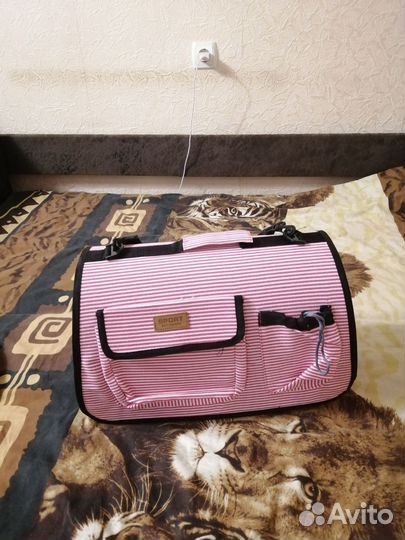 Переноска для кошек и мелких собак