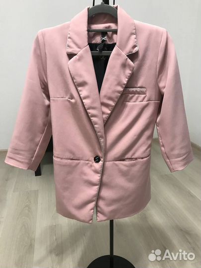 Женский костюм пудрового цвета