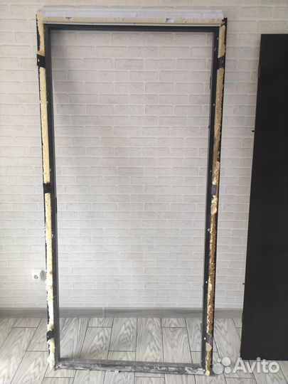 Продаю дверь от застройщика