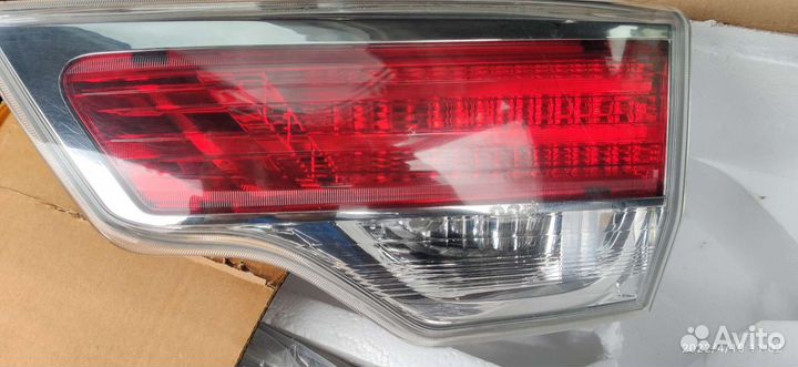 Продам задании фонари Toyota highlander 2014