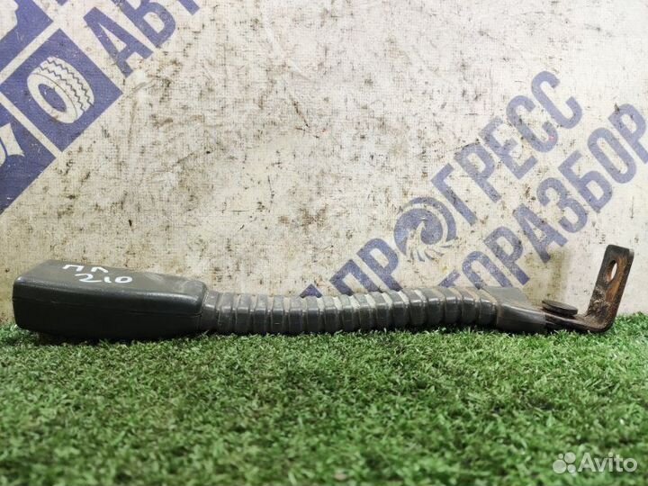 Ответная часть ремня безопасности передняя левая