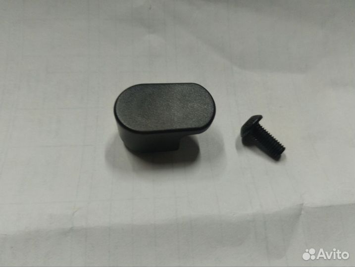 Крючок заднего крыла электросамоката