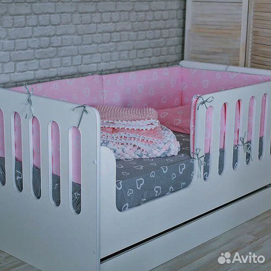 Кровать с бортиком