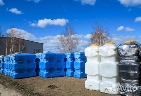 Емкость под воду пластиковая 1 куб