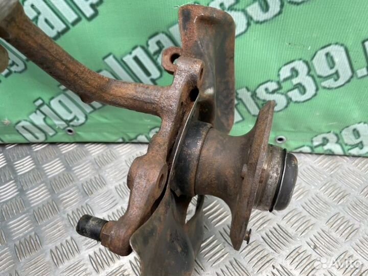 Кулак поворотный передний правый Mercedes-Benz