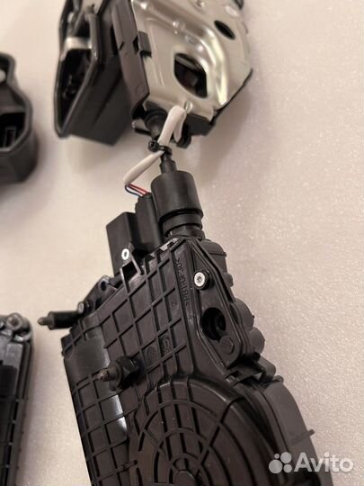 Замок двери доводчик бмв BMW f10 Е70 все стороны