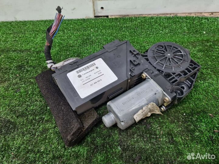 Моторчик стеклоподъемника передний левый Touareg 1