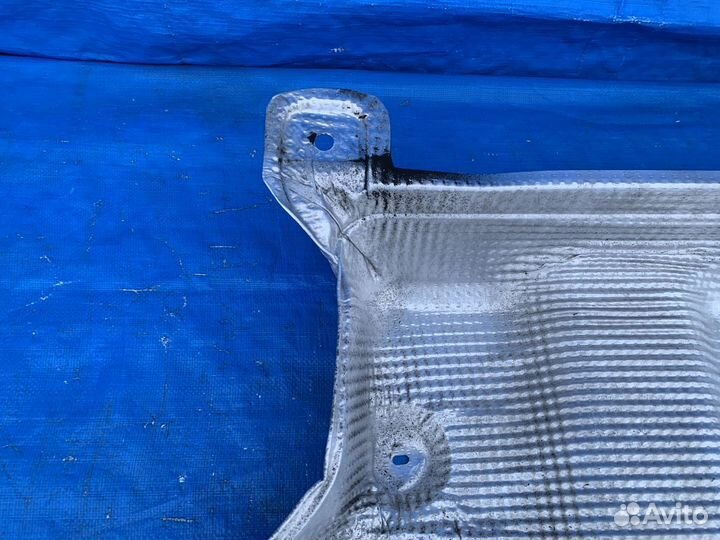 Теплозащитный экран глушителя Audi Q7 2007-2015