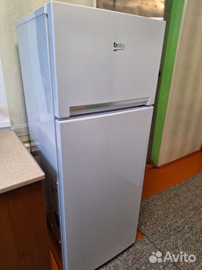 Холодильник Beko DSF5240M00W
