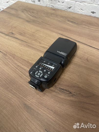 Вспышка камеры YN560