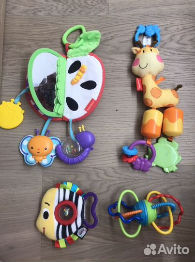 Первые игрушки для малыша. Пакетом