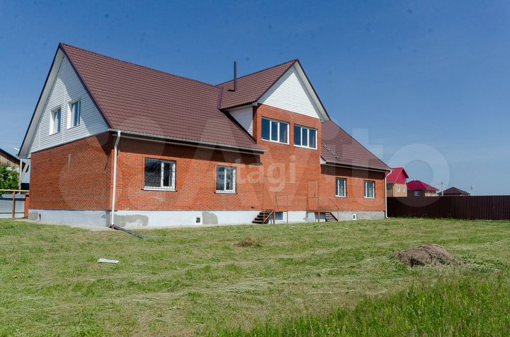 Дом 319 м² на участке 5,5 сот.