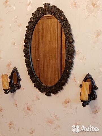 Винтажное зеркало с подсвечниками