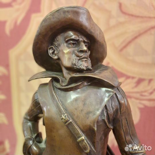 Старинная бронзовая скульптура