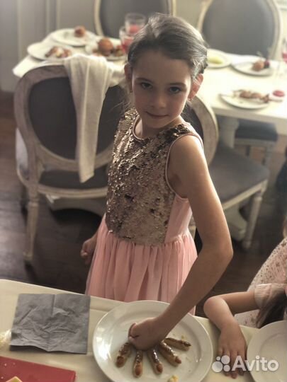 Платье с поетками