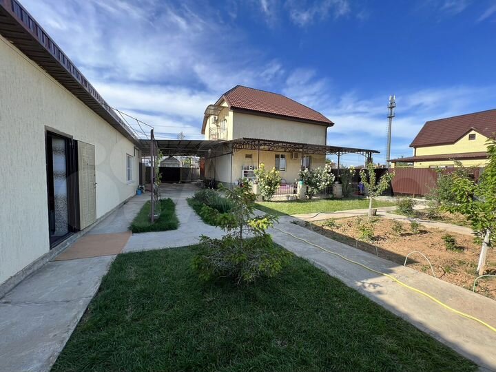 Коттедж 211 м² на участке 9 сот.