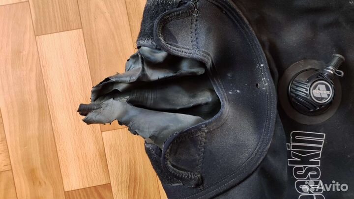 Сухой гидрокостюм