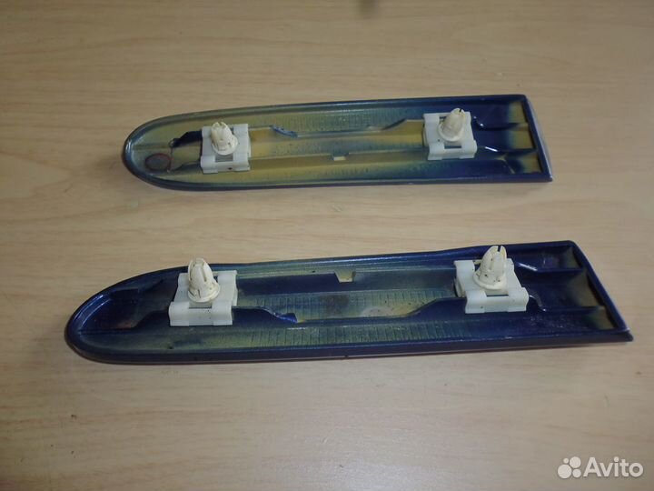 Молдинг крыла переднего левого Mercedes W203