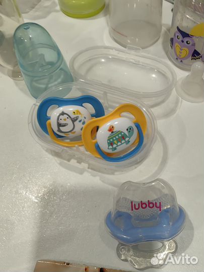 Детские товары: бутылки, стойка для сушки, посуда