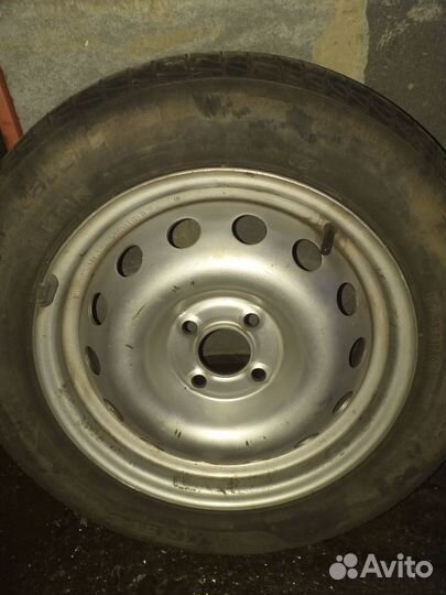 Pirelli Carrier 195/75 R15