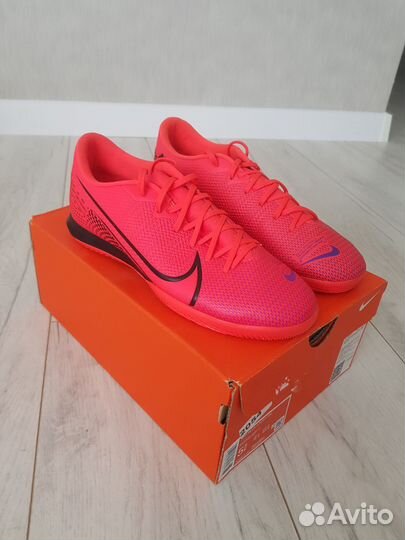 Бутсы сороконожки nike