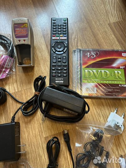 Провода, пульт, диски, адаптеры
