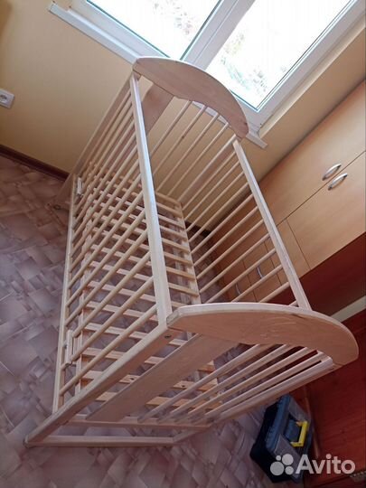 Детская кроватка