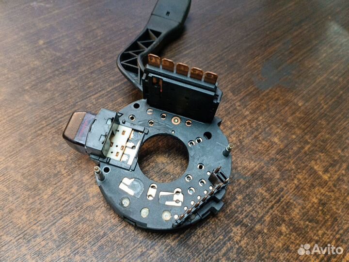 Переключатель поворотов с кнопкой аварийной сигнал