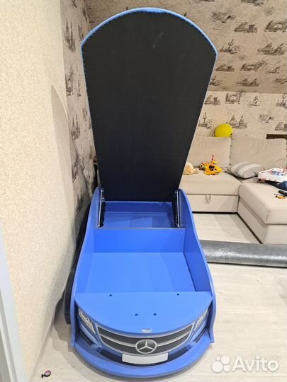 Детская кровать машина